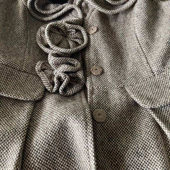 Ladies large jacket tweed with rufles 3/4 length - Picture 4 of 5